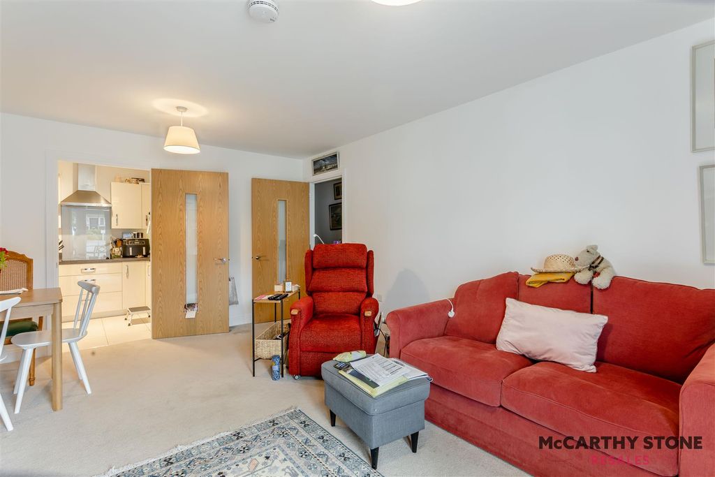 Property photo 3 of 17 8602866-Interior09.Jpg