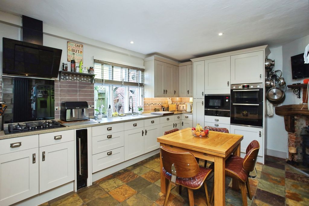 Property photo 2 of 13 Photo