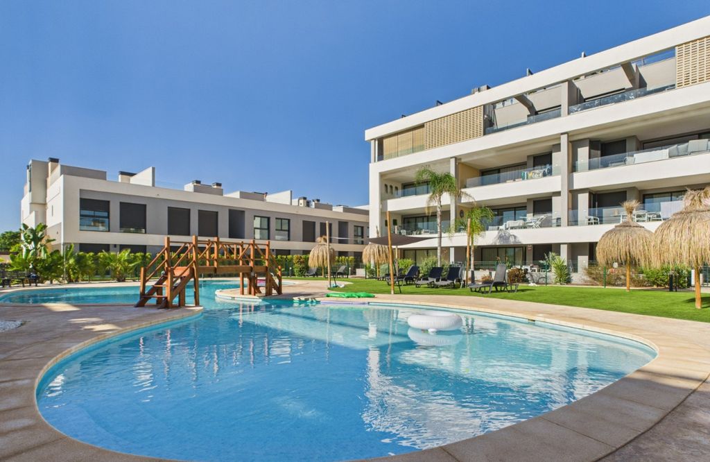 Property photo 1 of 33