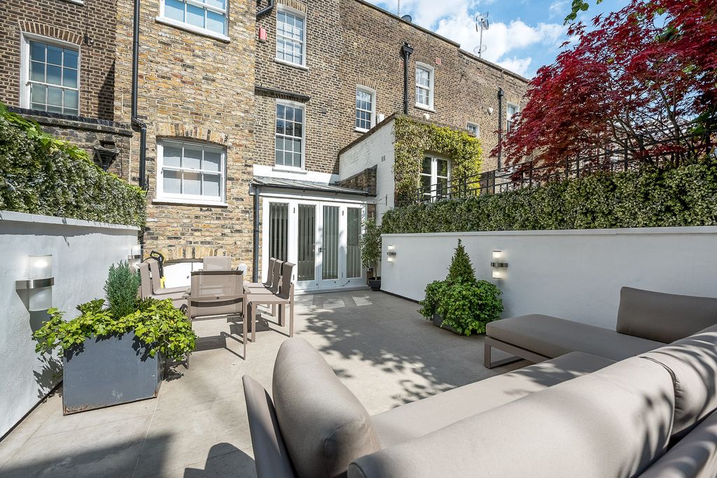 Property photo 3 of 8