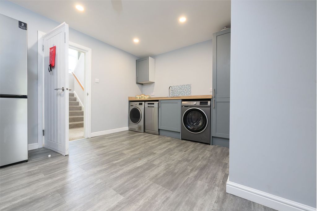 Property photo 2 of 27