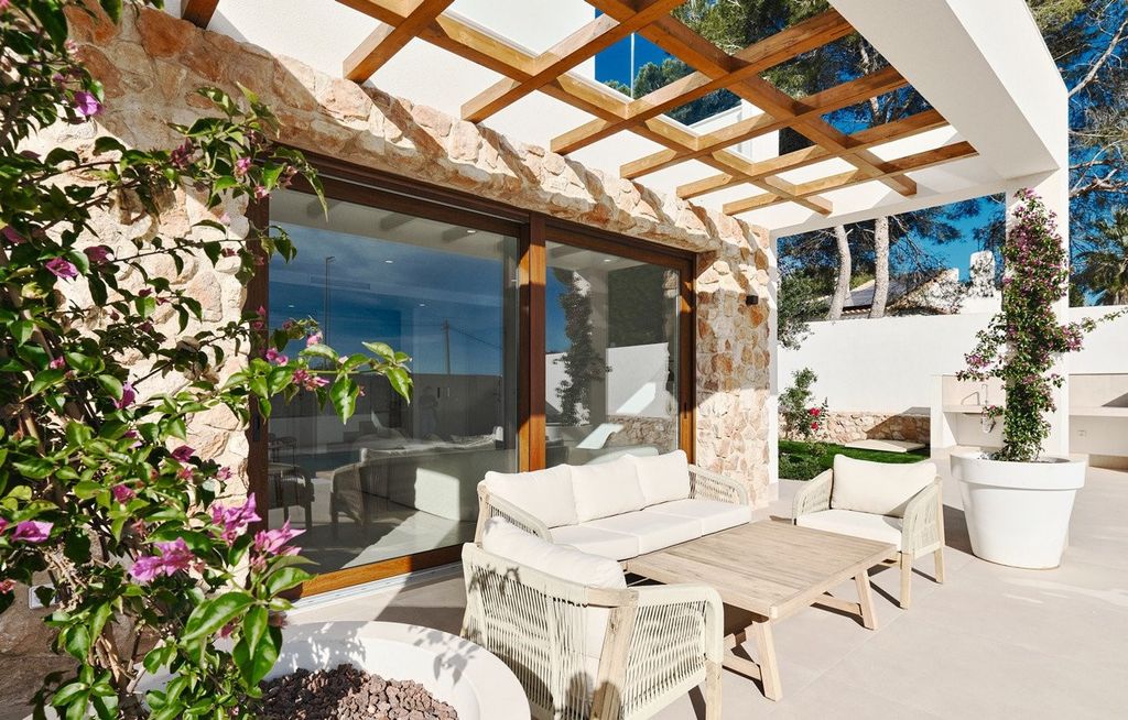 Property photo 2 of 28