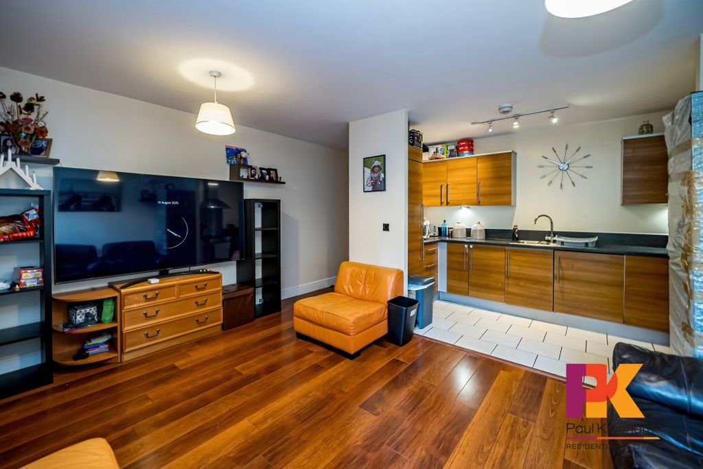 Property photo 2 of 8