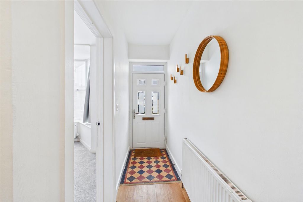 Property photo 1 of 19 Entrance Hall