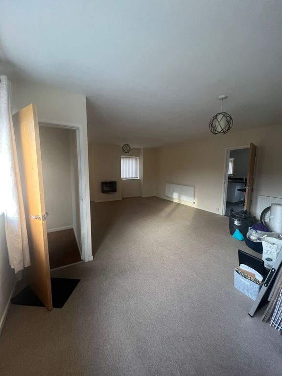 Property photo 3 of 20 Daven Lounge