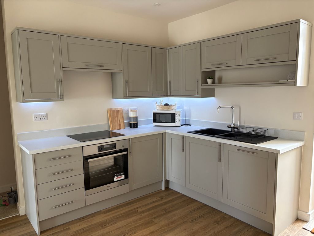 Property photo 3 of 16 Kitchen