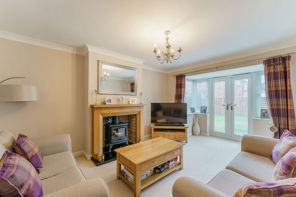 Property photo 2 of 27