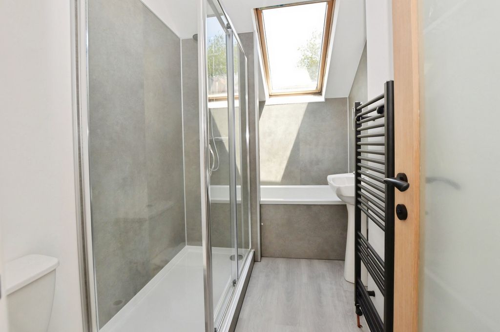 Property photo 3 of 8 Bathroom