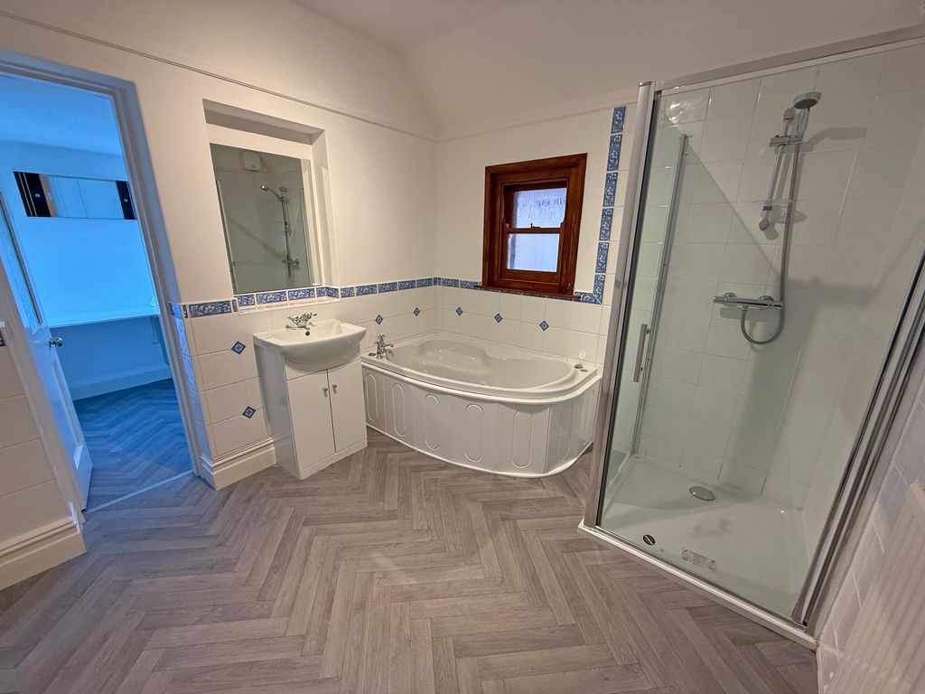 Property photo 3 of 22 Bathroom