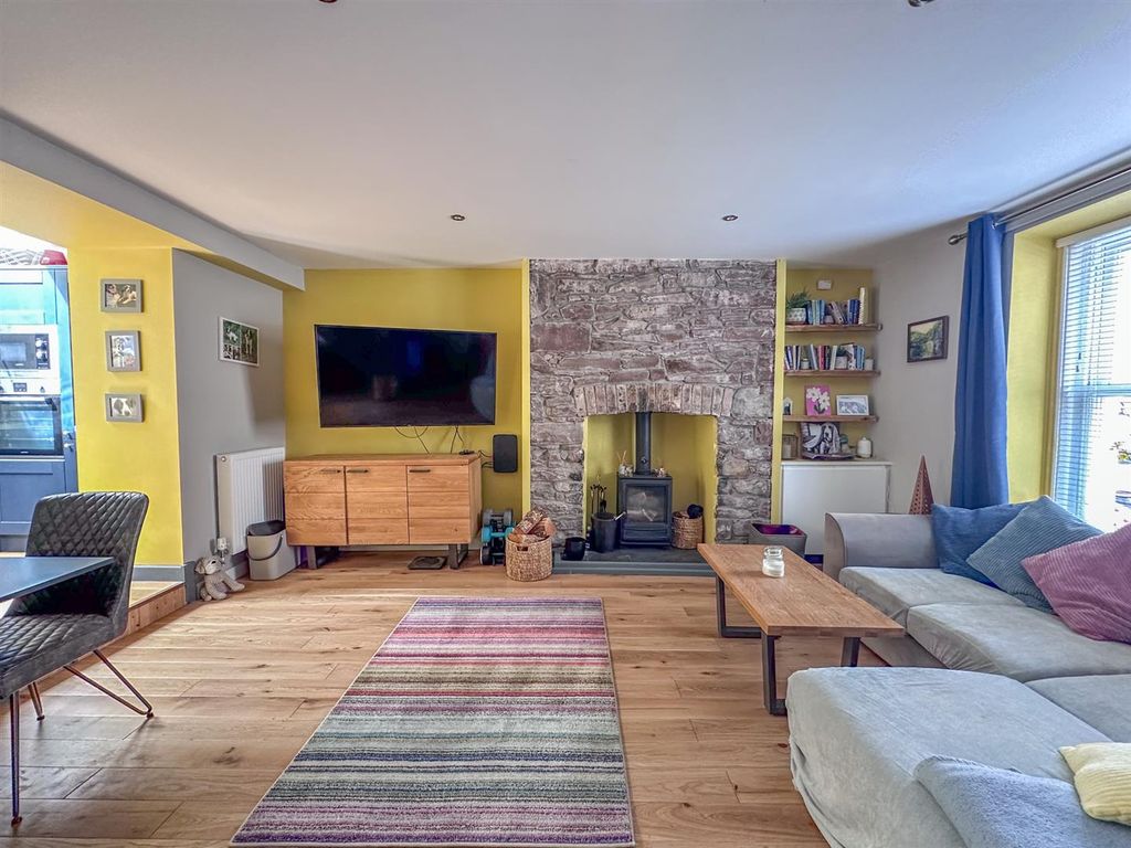 Property photo 3 of 28 7 Stanley Road (13).Jpg