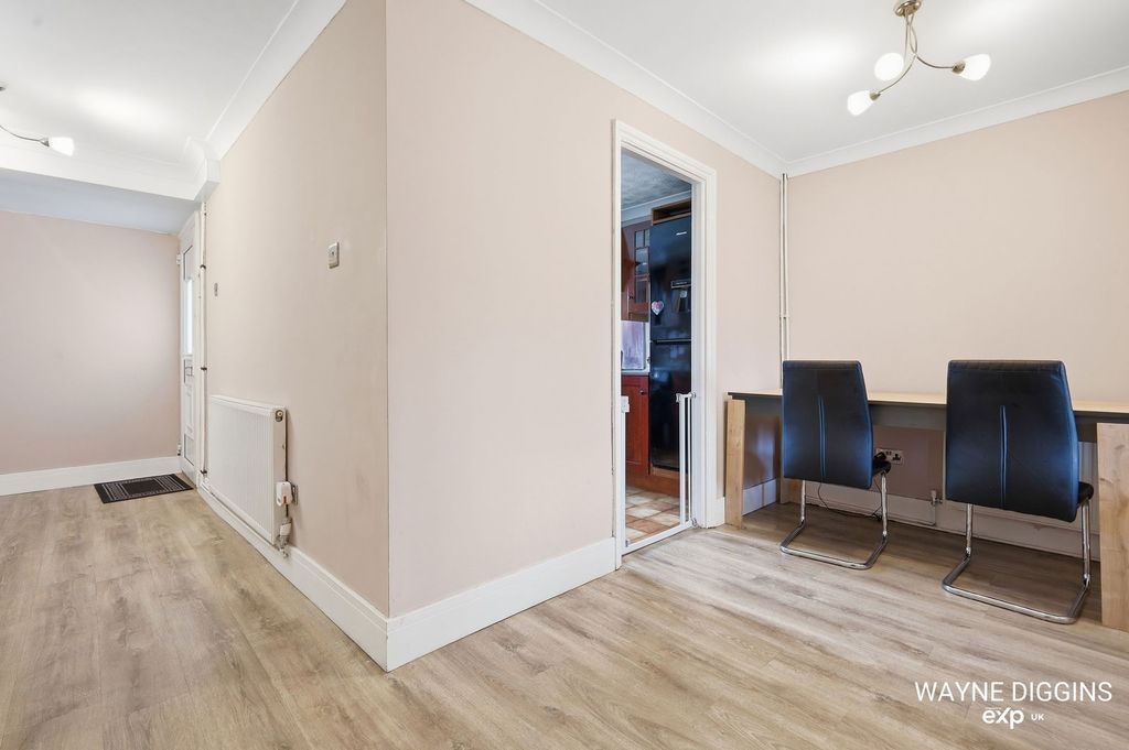 Property photo 3 of 25