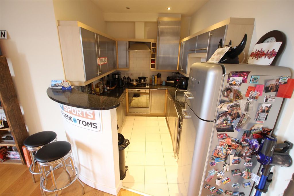 Property photo 3 of 6 Kitchen