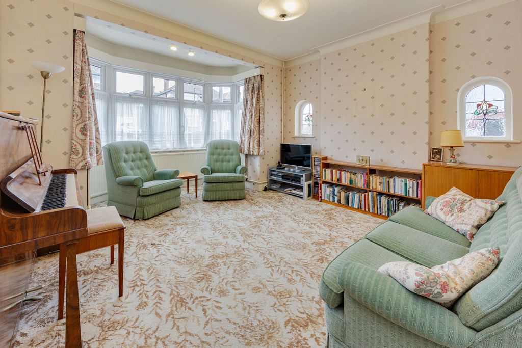 Property photo 3 of 34