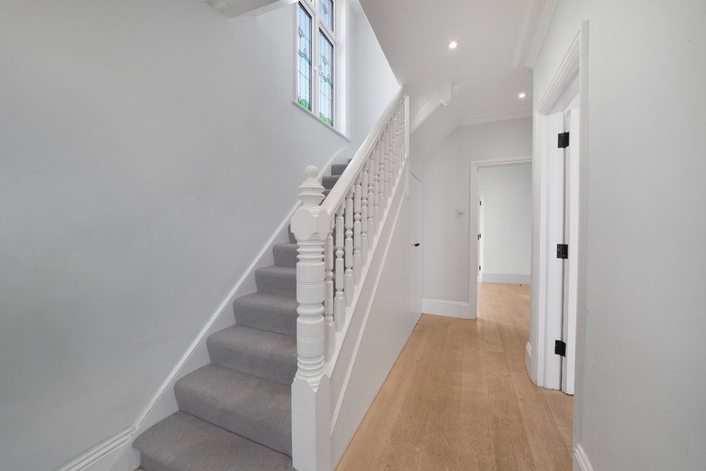Property photo 2 of 15 5217202