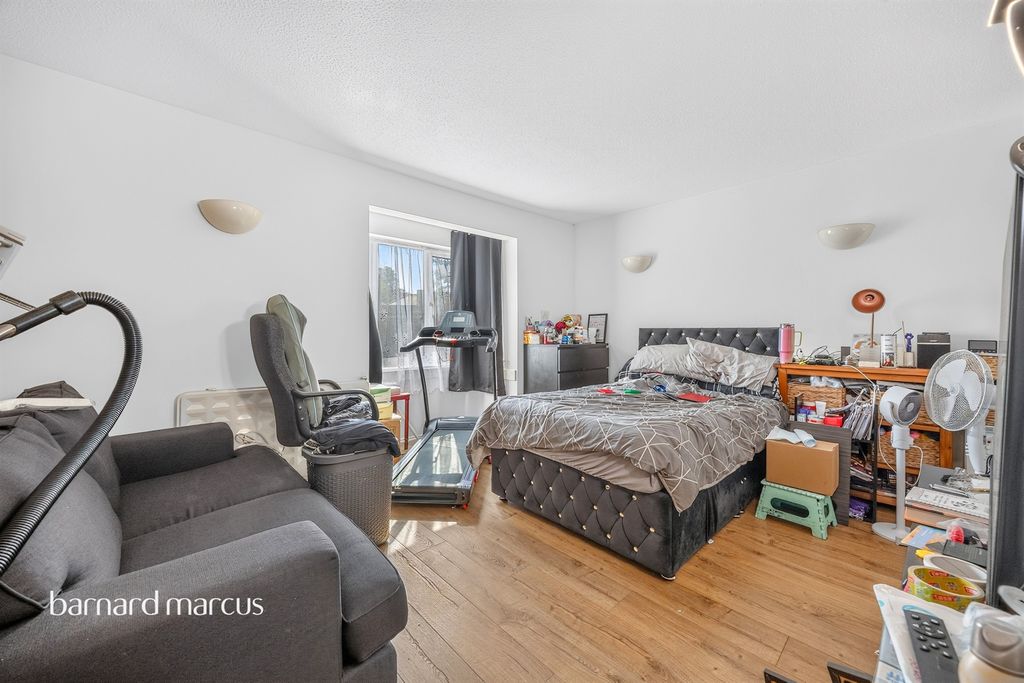 Property photo 2 of 23