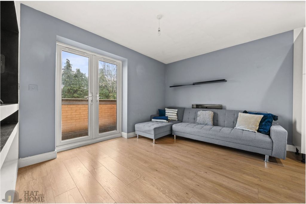 Property photo 3 of 9