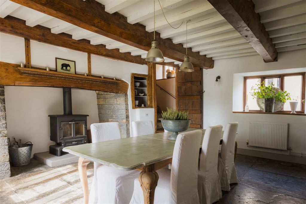 Property photo 2 of 24 2025-09-15-J31340-Eves-0293.Jpg