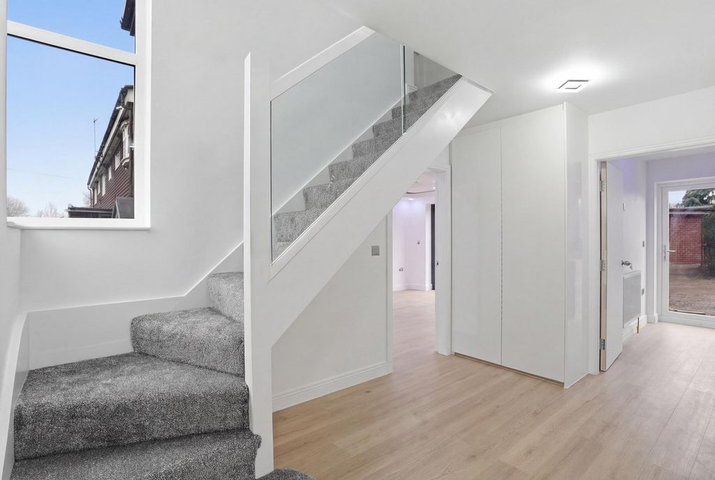 Property photo 2 of 36