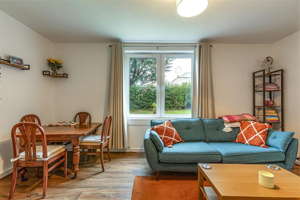 Property photo 3 of 20 16 Eildon Crescent Newtown St Boswells 15.Jpg