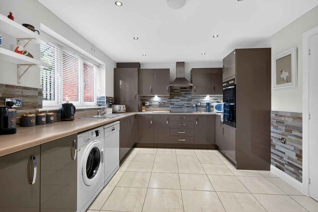 Property photo 3 of 28