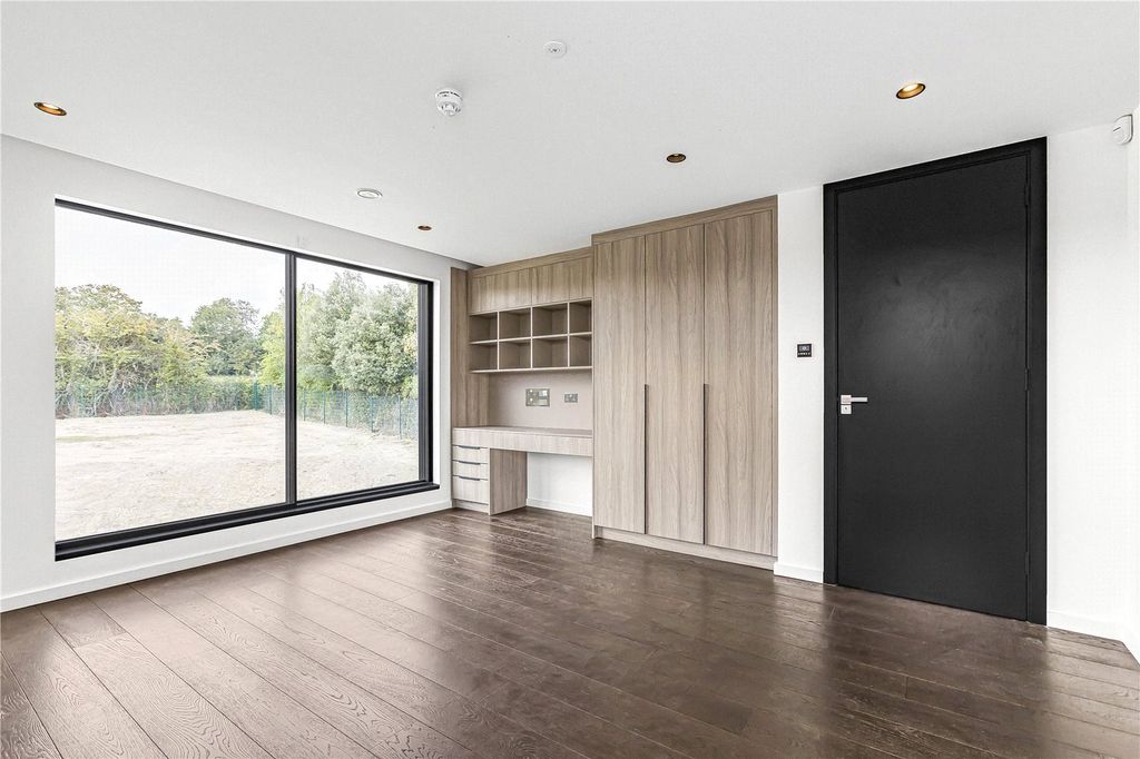 Additional image 23 of 6 bed detached house to rentRosebury Close, Goffs Oak, Waltham Cross, Hertfordshire EN7