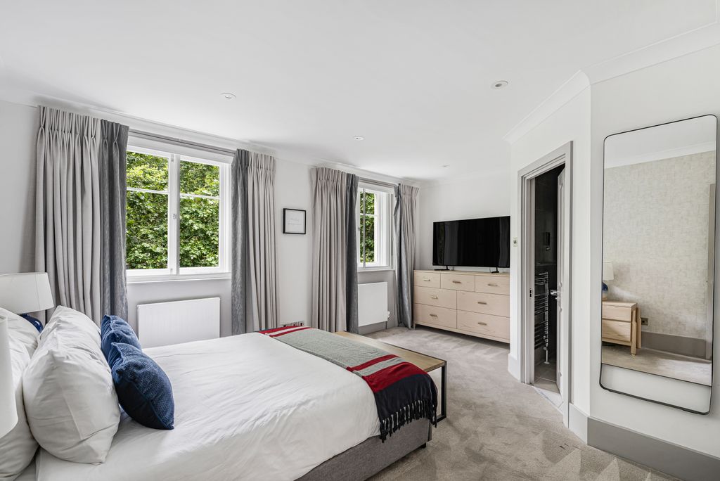 Property photo 2 of 14 Principal Bedroom