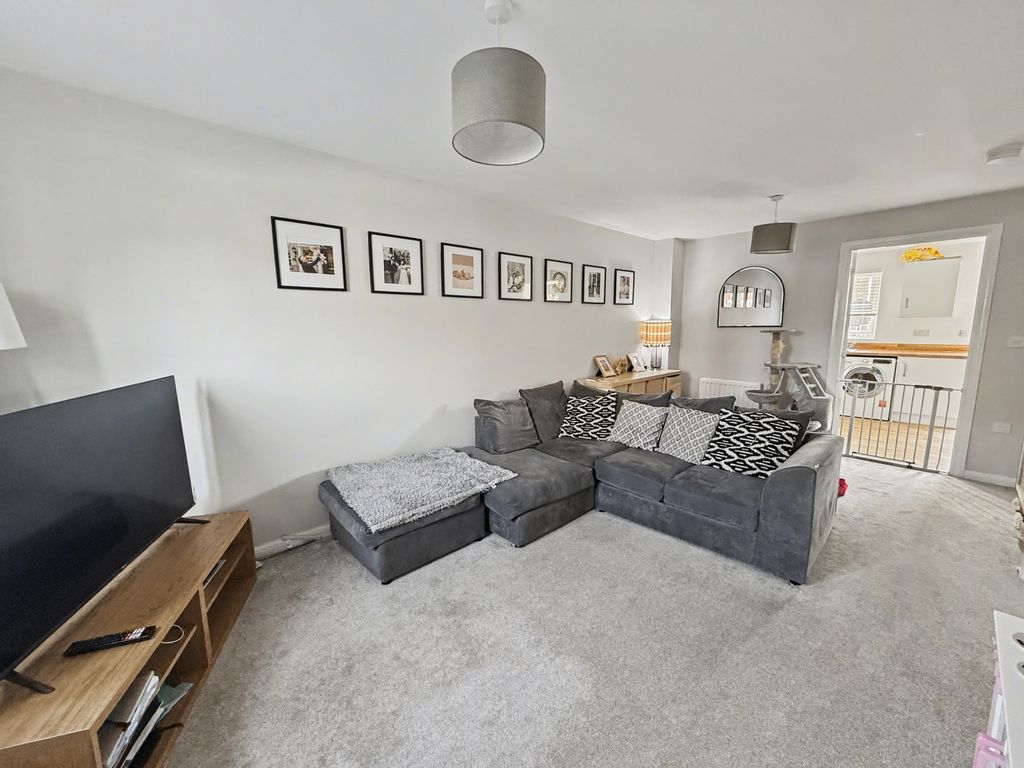 Property photo 3 of 11 Image000341