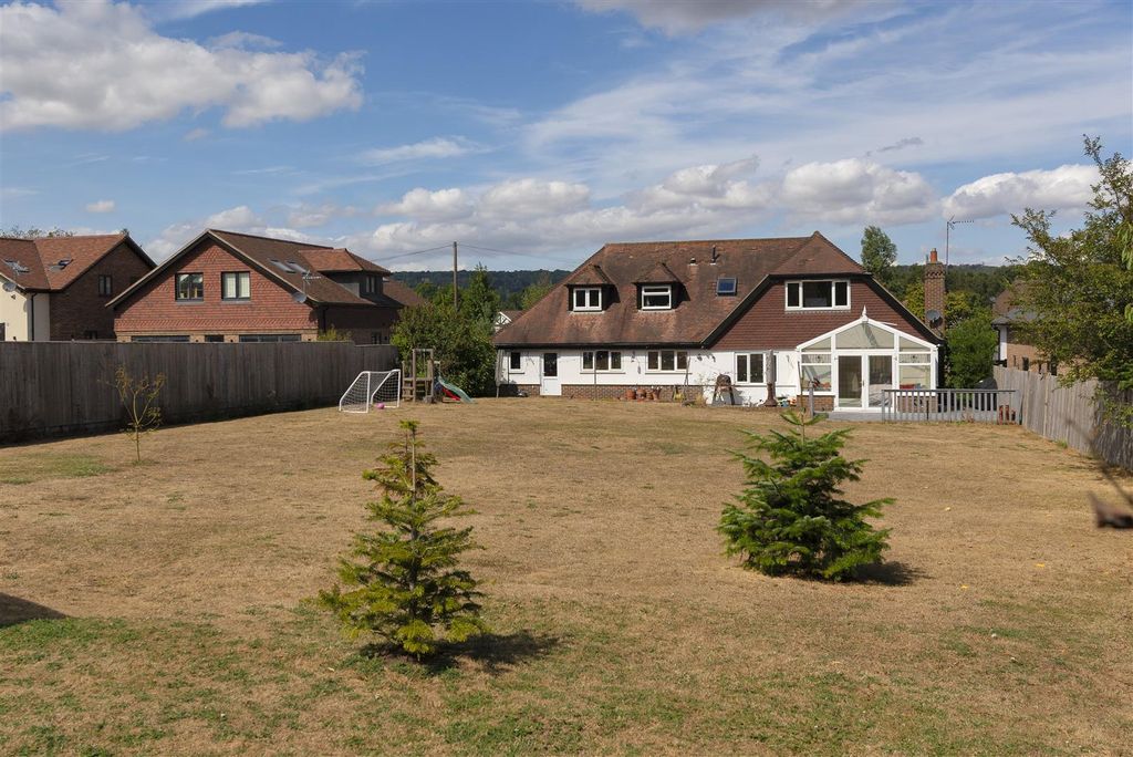 Property photo 3 of 25 11
