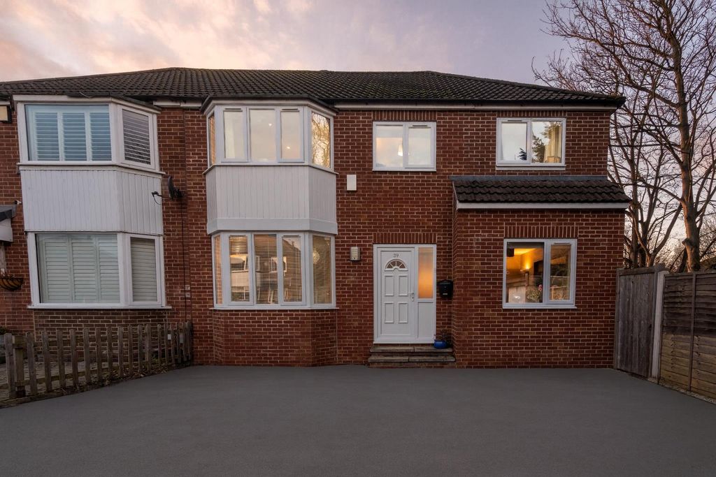 Property photo 1 of 18 B5F0c209-1Dee-4E7d-9Cce-83B56Bb4A6d3.Png