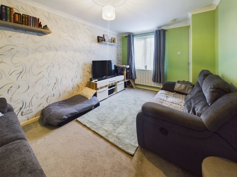 Property photo 3 of 11 Lounge