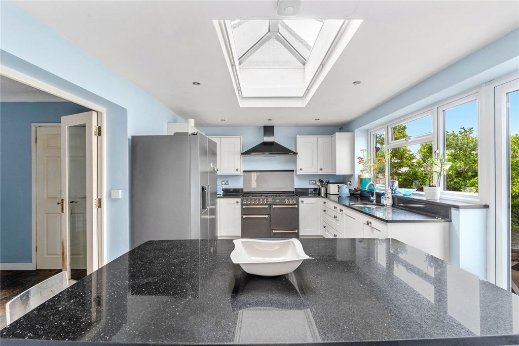 Property photo 3 of 40 Picture No. 24