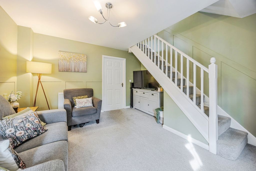 Property photo 3 of 14 Lounge