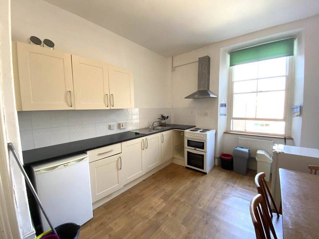 Property photo 2 of 7 Kitchen