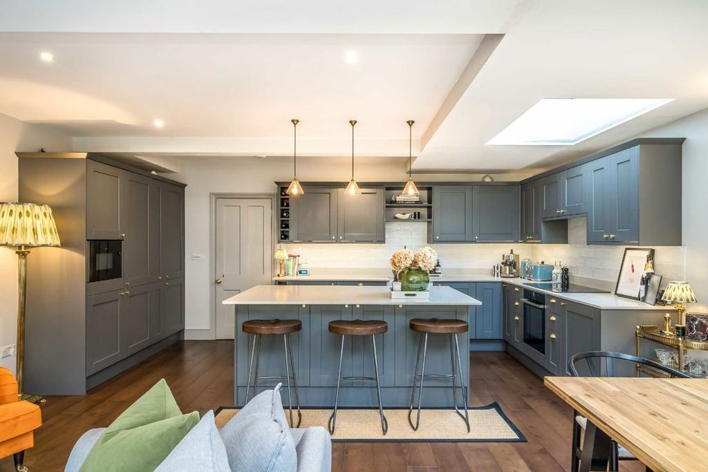 Property photo 3 of 8