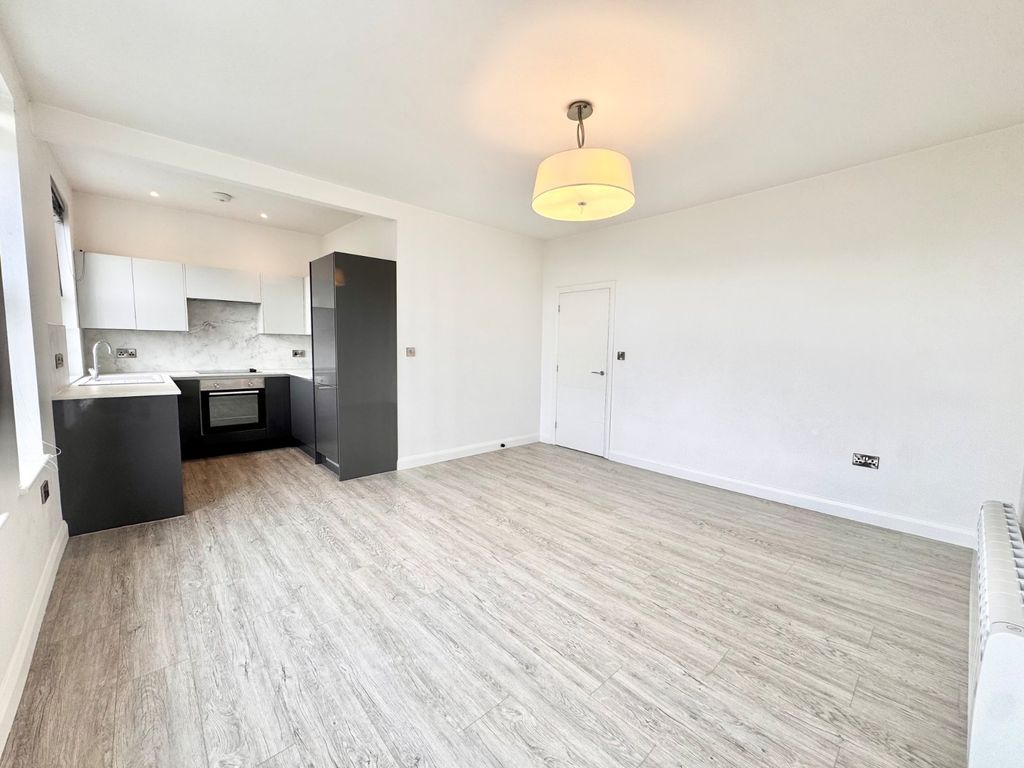 Property photo 2 of 11 Picture No. 15