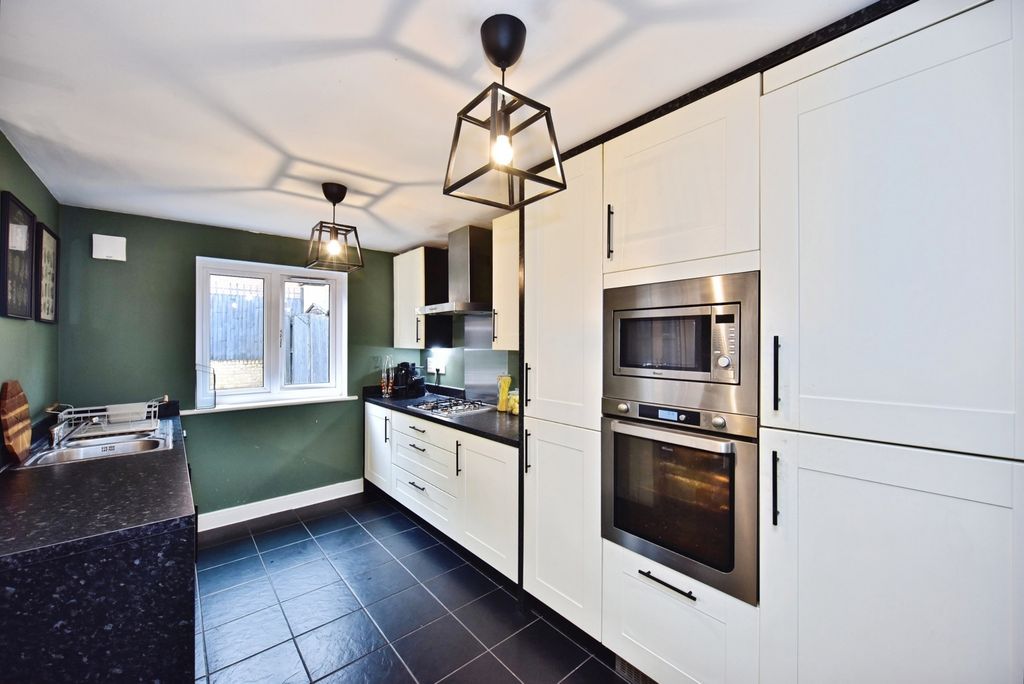 Property photo 2 of 20 Pbox-Img.Jpg