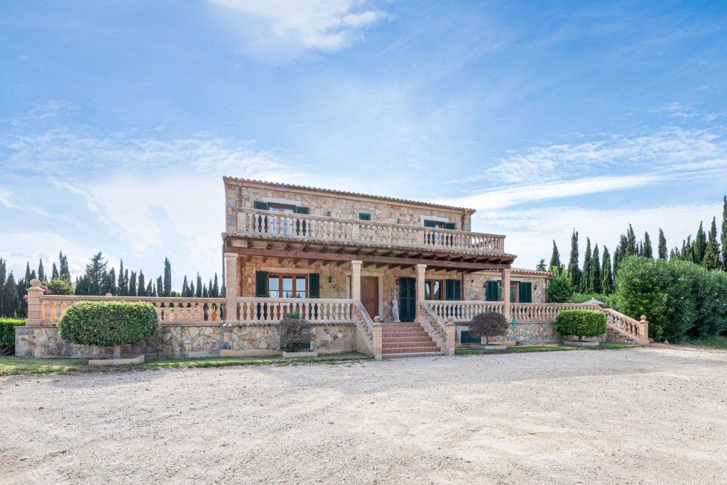 Property photo 3 of 20 Facade