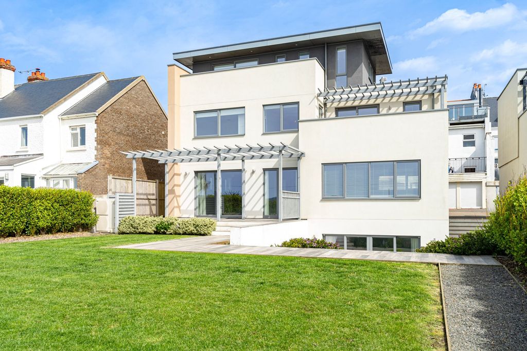 Property photo 1 of 41