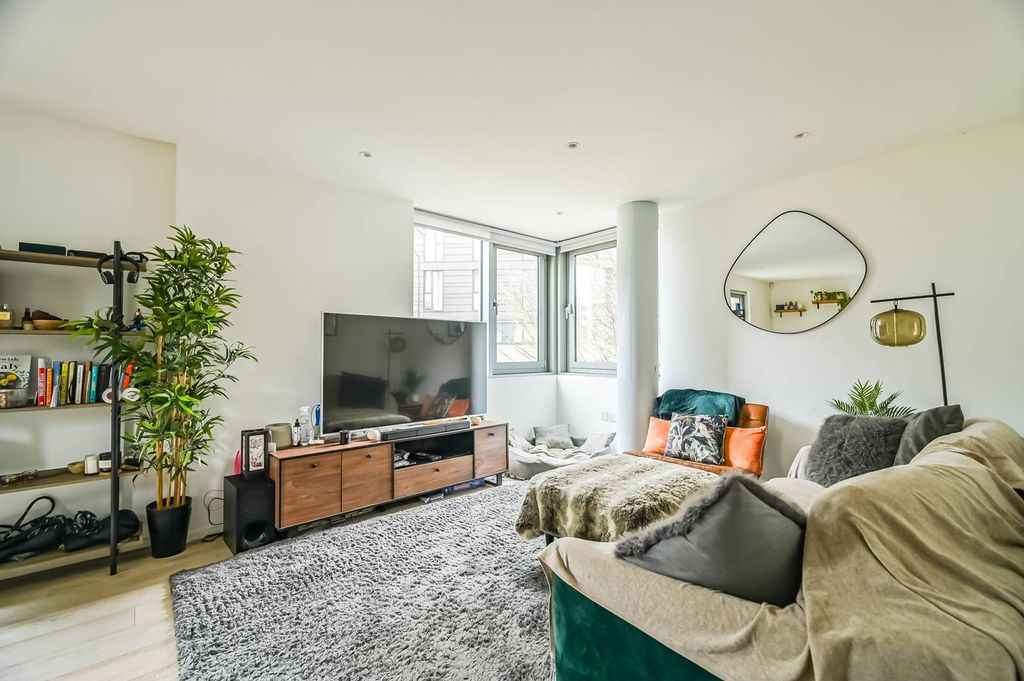 Property photo 1 of 21