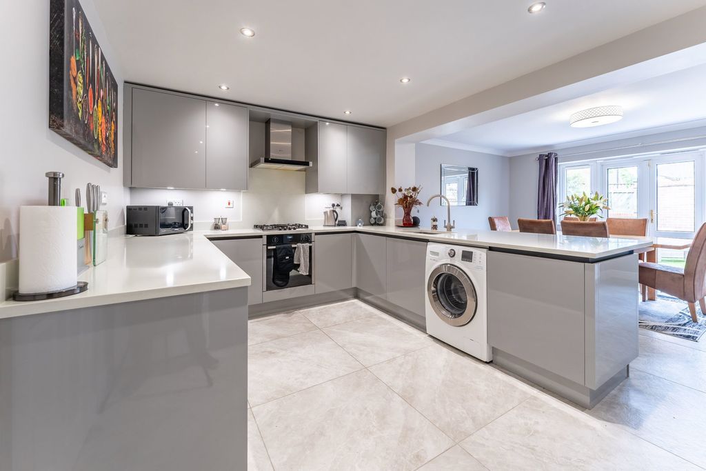 Property photo 2 of 21