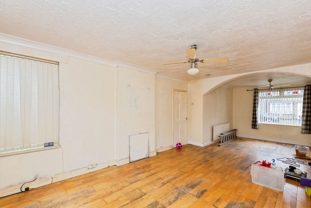 Property photo 3 of 20 Pbox-Img.Jpg