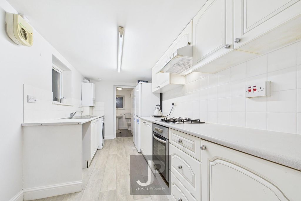 Property photo 3 of 16 Kitchen Option 1 Original