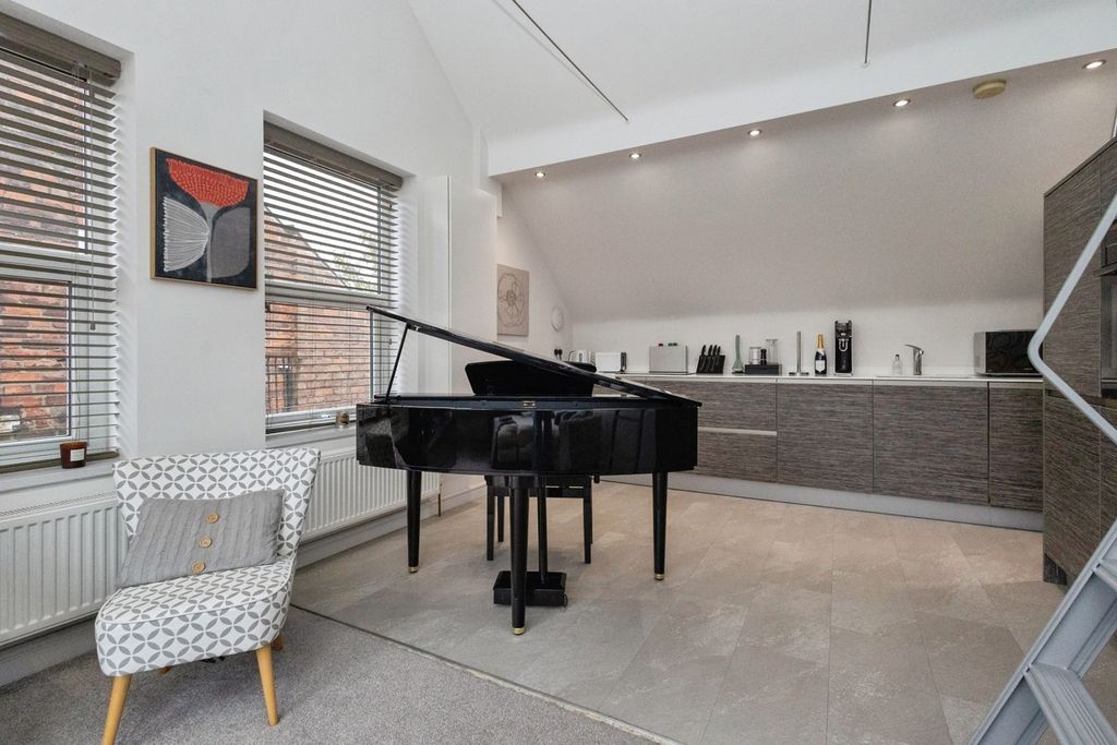 Property photo 3 of 17 Photo