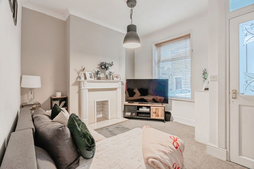 Property photo 3 of 20 Pbox-Img.Jpg