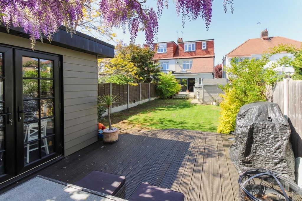 Property photo 3 of 23 Garden