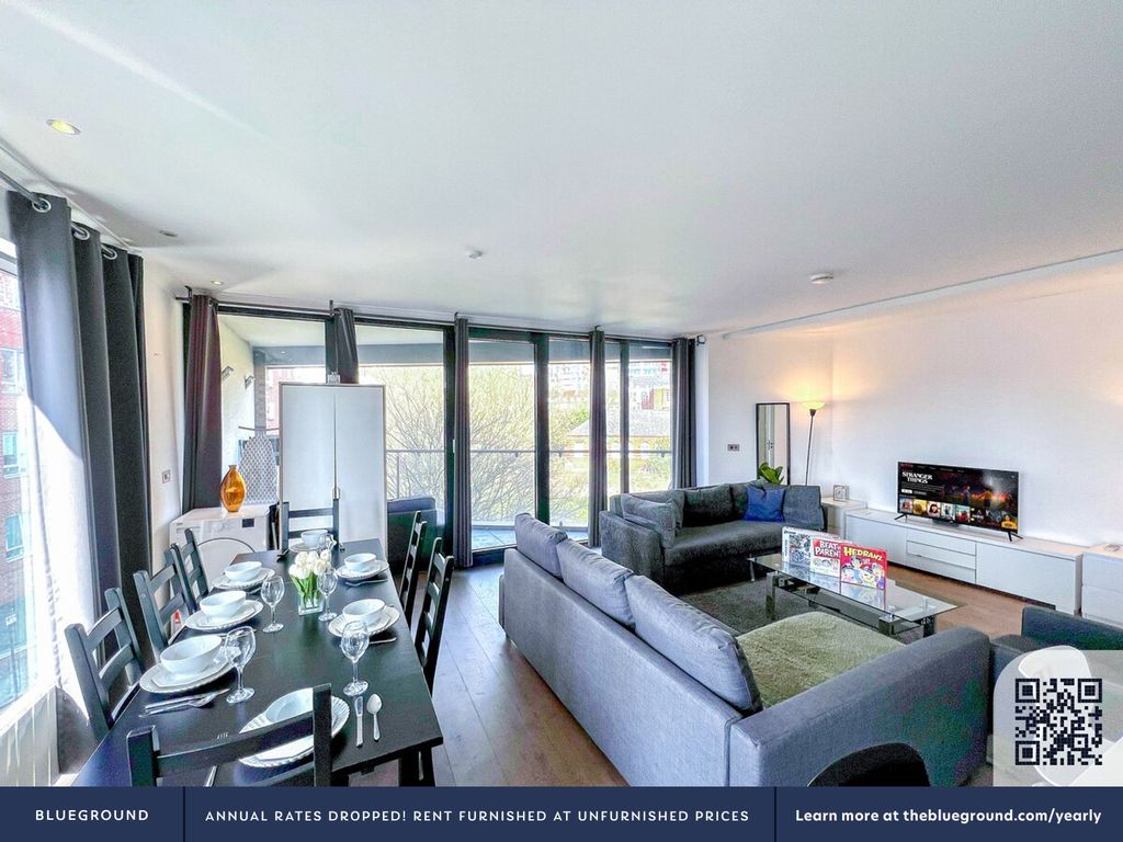 Property photo 3 of 25 Living Room