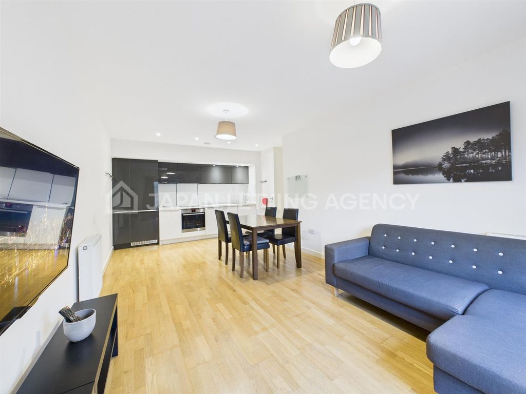 Property photo 2 of 9 Cam04401G0-Pr0093-Still009.Jpg