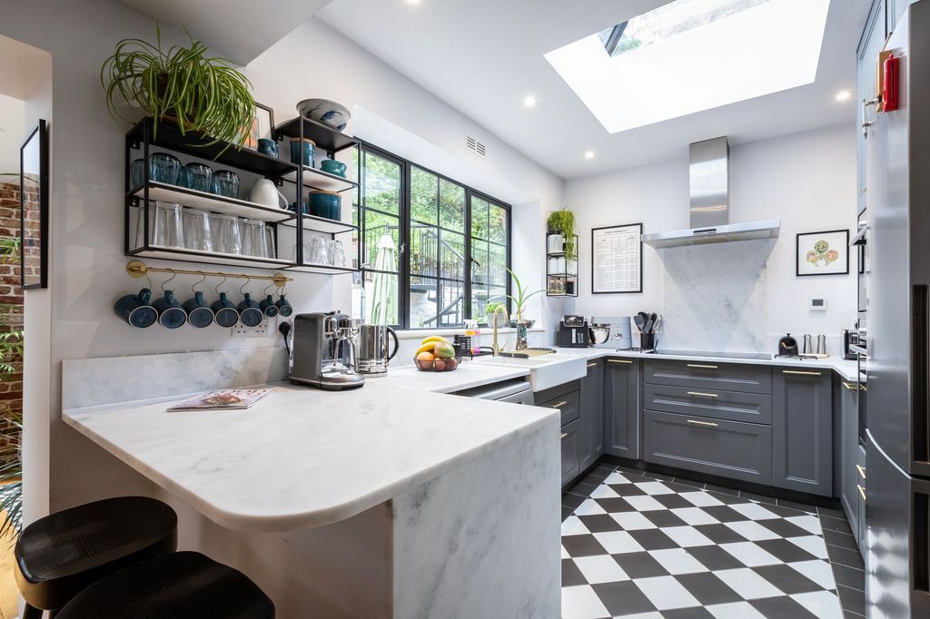 Property photo 3 of 34