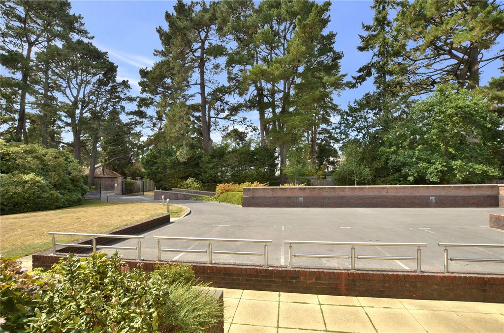 Additional image 16 of 2 bed flat for saleGolf Links Road, Ferndown, Dorset BH22