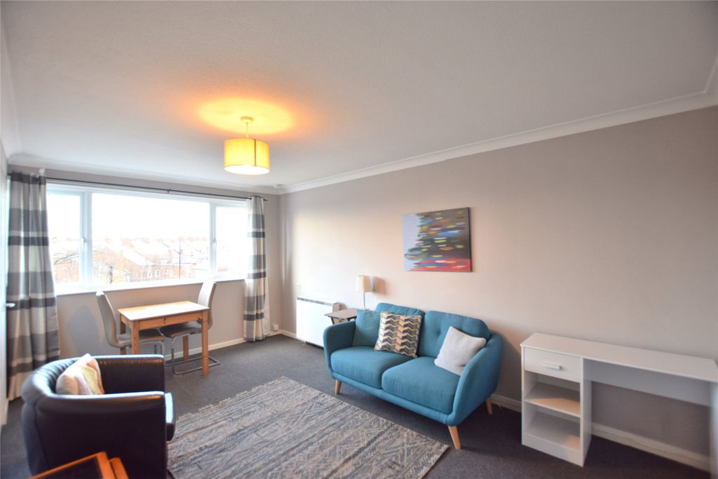 Property photo 1 of 7 Living Room